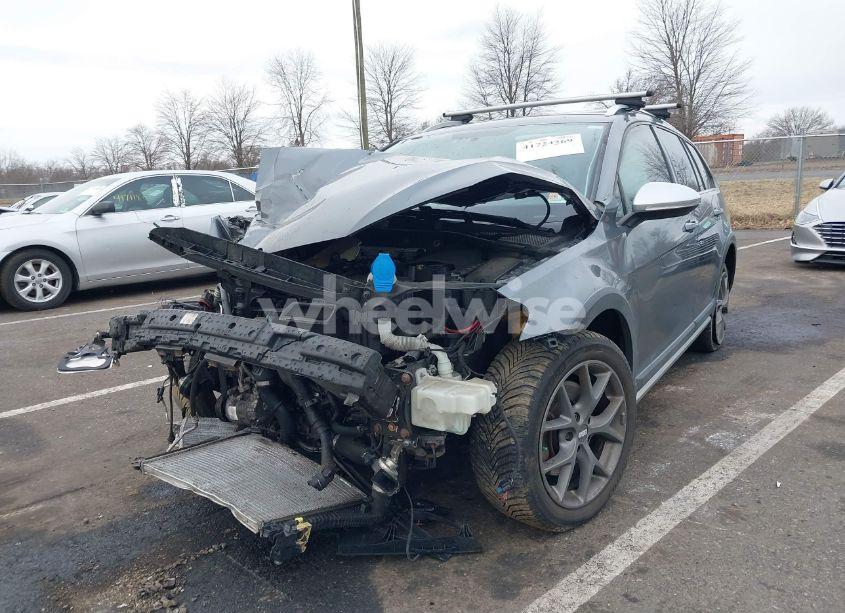 Photo 2 of 2017 Volkswagen Golf ALLTRACK TSI S/TSI SE/TSI SEL (VIN 3VWH17AU9HM513277)