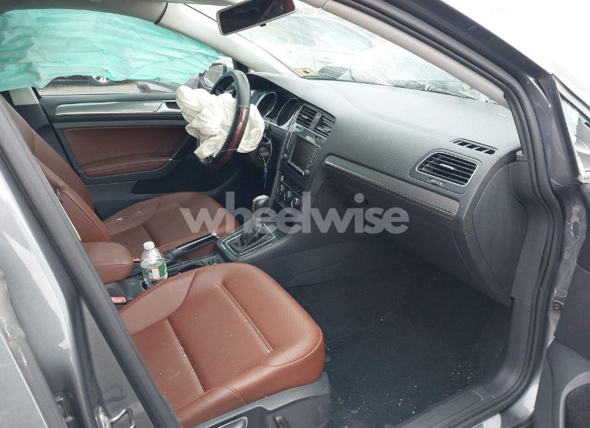 Photo 5 of 2017 Volkswagen Golf ALLTRACK TSI S/TSI SE/TSI SEL (VIN 3VWH17AU9HM513277)