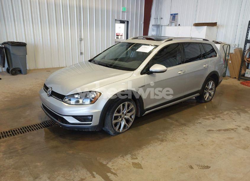 Photo 2 of 2017 Volkswagen Golf ALLTRACK TSI S/TSI SE/TSI SEL (VIN 3VWH17AU9HM532332)