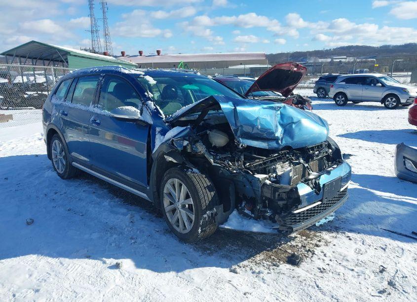 2017 Volkswagen Golf ALLTRACK TSI S/TSI SE/TSI SEL (VIN 3VWH17AUXHM512042) main photo