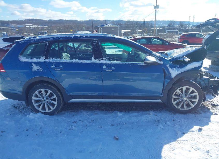 Photo 12 of 2017 Volkswagen Golf ALLTRACK TSI S/TSI SE/TSI SEL (VIN 3VWH17AUXHM512042)