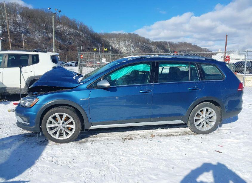 Photo 13 of 2017 Volkswagen Golf ALLTRACK TSI S/TSI SE/TSI SEL (VIN 3VWH17AUXHM512042)