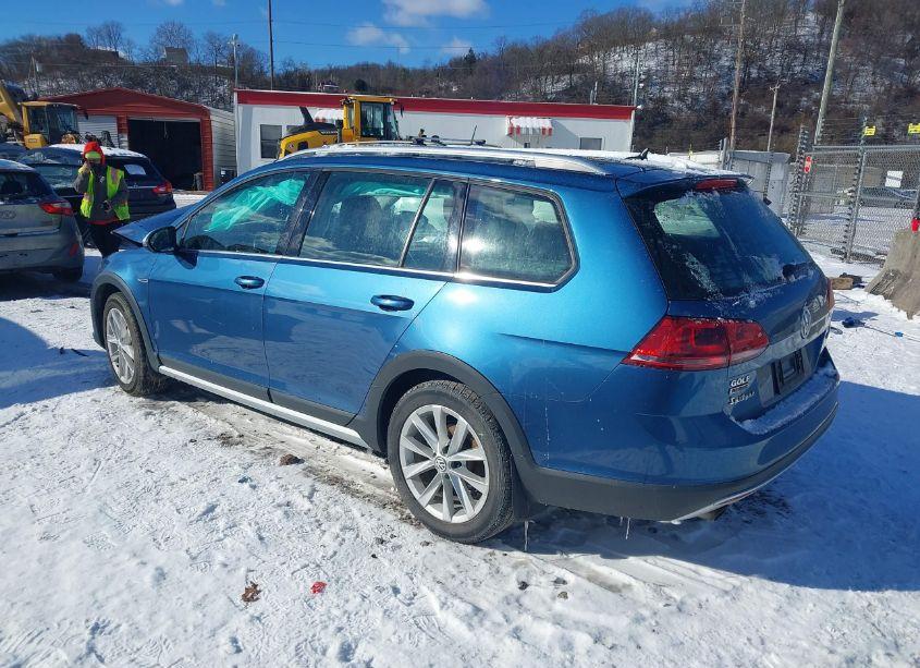 Photo 3 of 2017 Volkswagen Golf ALLTRACK TSI S/TSI SE/TSI SEL (VIN 3VWH17AUXHM512042)