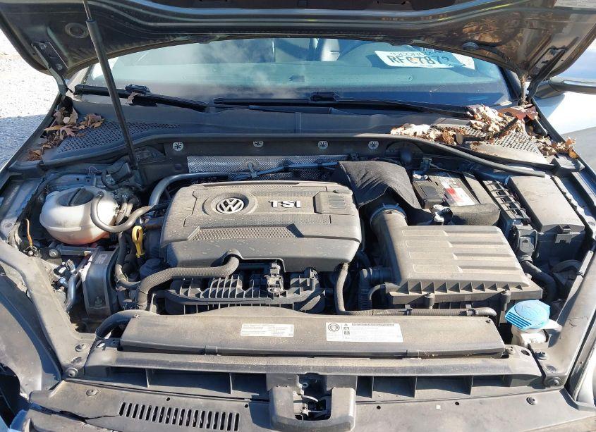 Photo 10 of 2017 Volkswagen Golf ALLTRACK TSI S/TSI SE/TSI SEL (VIN 3VWH17AUXHM525289)