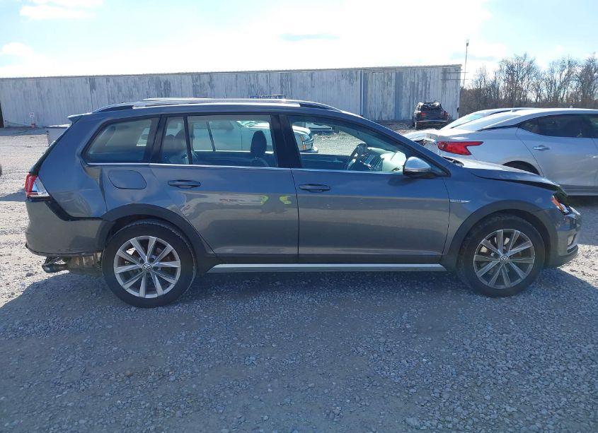 Photo 13 of 2017 Volkswagen Golf ALLTRACK TSI S/TSI SE/TSI SEL (VIN 3VWH17AUXHM525289)