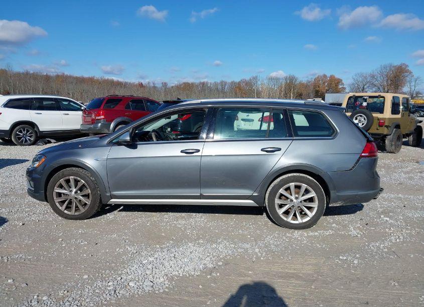 Photo 14 of 2017 Volkswagen Golf ALLTRACK TSI S/TSI SE/TSI SEL (VIN 3VWH17AUXHM525289)