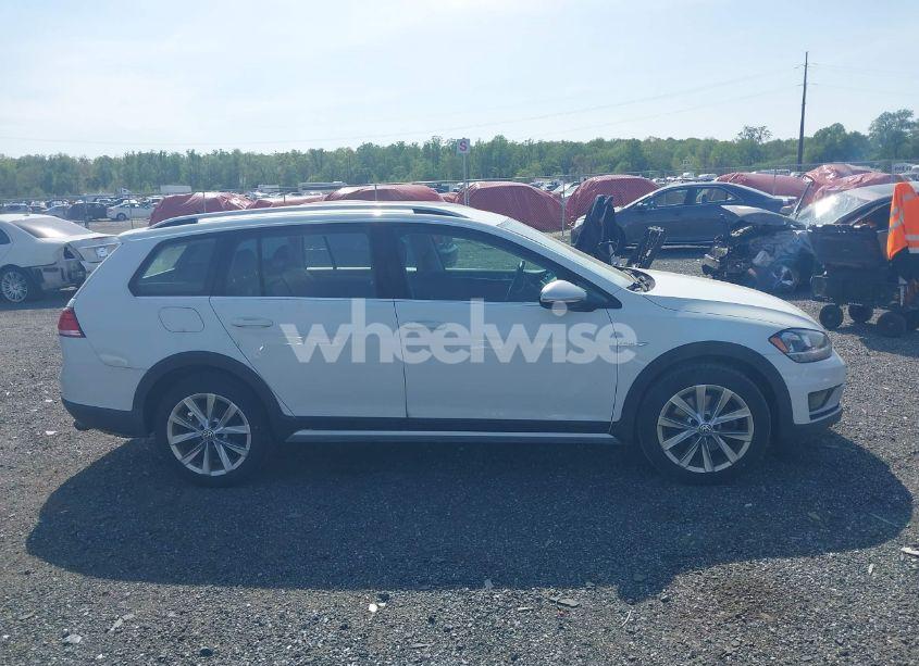 Photo 13 of 2019 Volkswagen Golf ALLTRACK TSI S/TSI SE/TSI SEL (VIN 3VWH17AUXKM501078)