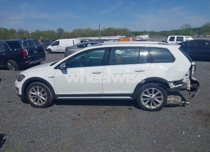 Photo 14 of 2019 Volkswagen Golf ALLTRACK TSI S/TSI SE/TSI SEL (VIN 3VWH17AUXKM501078)