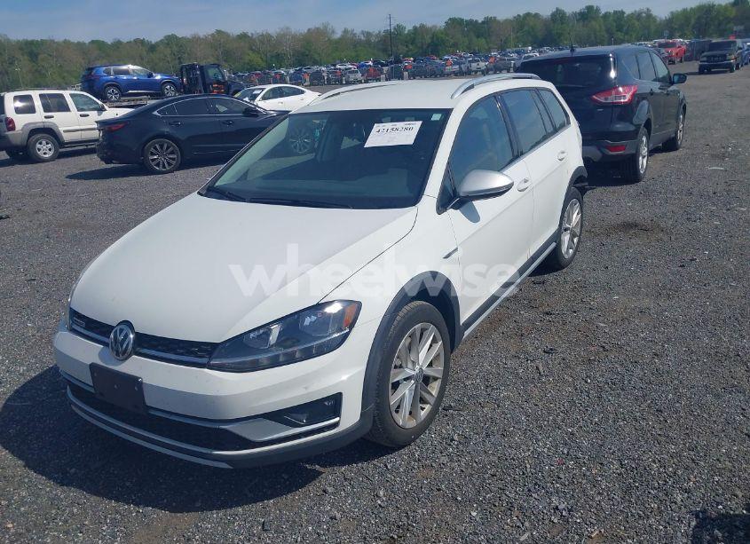 Photo 2 of 2019 Volkswagen Golf ALLTRACK TSI S/TSI SE/TSI SEL (VIN 3VWH17AUXKM501078)