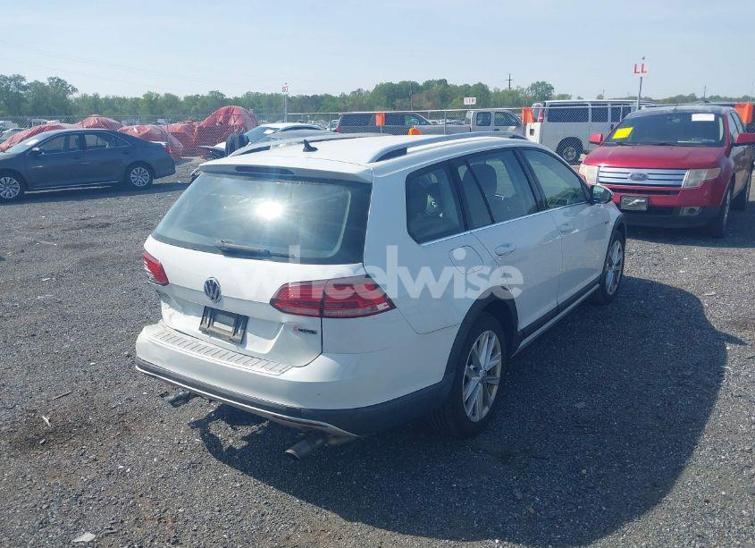 Photo 4 of 2019 Volkswagen Golf ALLTRACK TSI S/TSI SE/TSI SEL (VIN 3VWH17AUXKM501078)