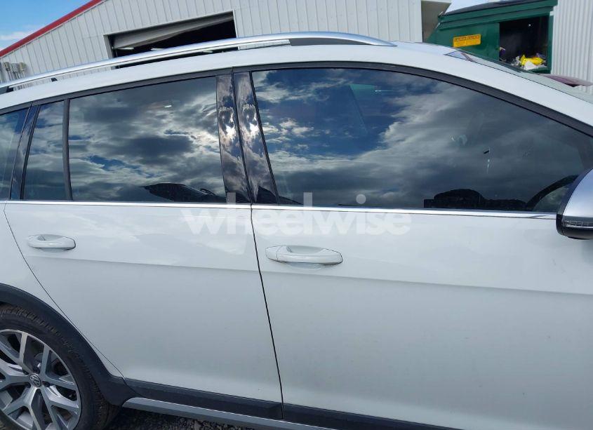 Photo 13 of 2019 Volkswagen Golf ALLTRACK TSI S/TSI SE/TSI SEL (VIN 3VWH17AUXKM505664)