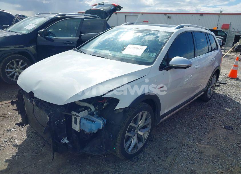 Photo 2 of 2019 Volkswagen Golf ALLTRACK TSI S/TSI SE/TSI SEL (VIN 3VWH17AUXKM505664)