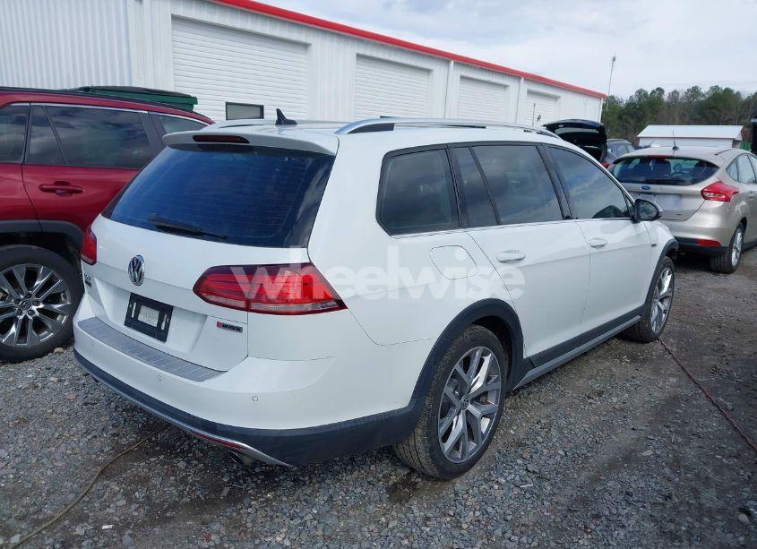 Photo 4 of 2019 Volkswagen Golf ALLTRACK TSI S/TSI SE/TSI SEL (VIN 3VWH17AUXKM505664)