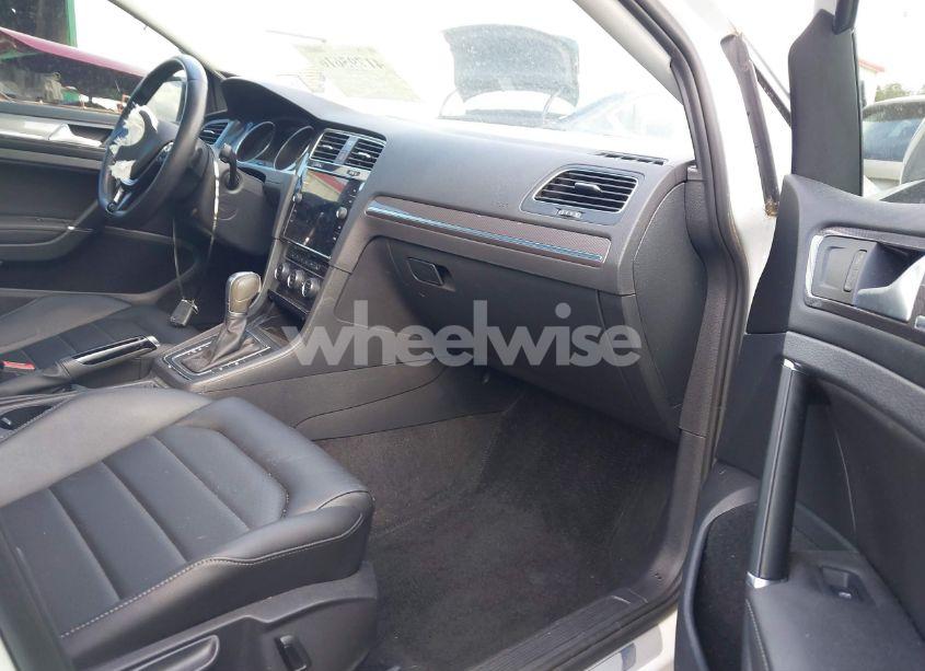 Photo 5 of 2019 Volkswagen Golf ALLTRACK TSI S/TSI SE/TSI SEL (VIN 3VWH17AUXKM505664)