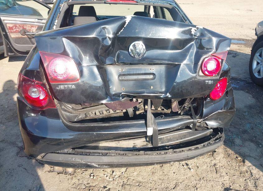 Photo 6 of 2010 Volkswagen Jetta TDI CUP EDITION (VIN 3VWHL7AJ0AM176004)