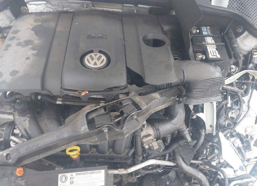 Photo 10 of 2013 Volkswagen Beetle 2.5L (VIN 3VWHP7AT7DM684187)