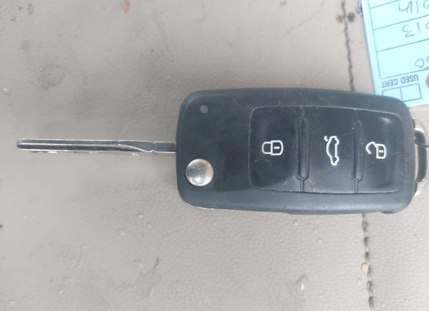 Photo 11 of 2013 Volkswagen Beetle 2.5L (VIN 3VWHP7AT7DM684187)