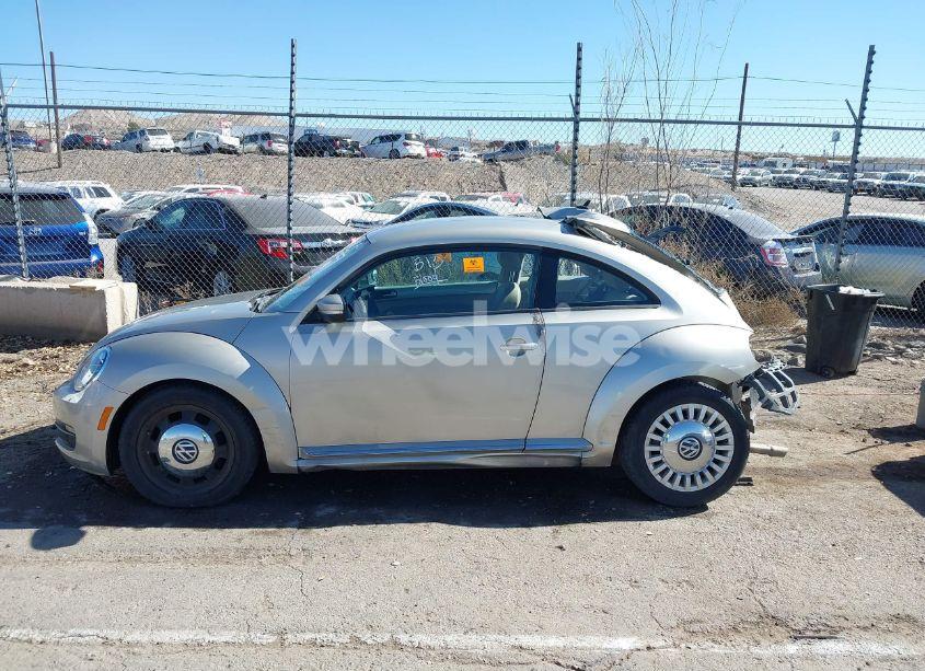 Photo 14 of 2013 Volkswagen Beetle 2.5L (VIN 3VWHX7AT0DM663696)