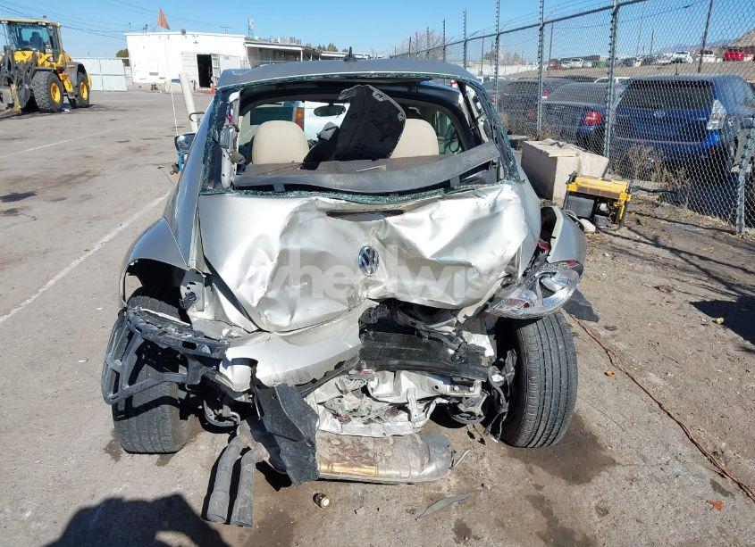 Photo 16 of 2013 Volkswagen Beetle 2.5L (VIN 3VWHX7AT0DM663696)