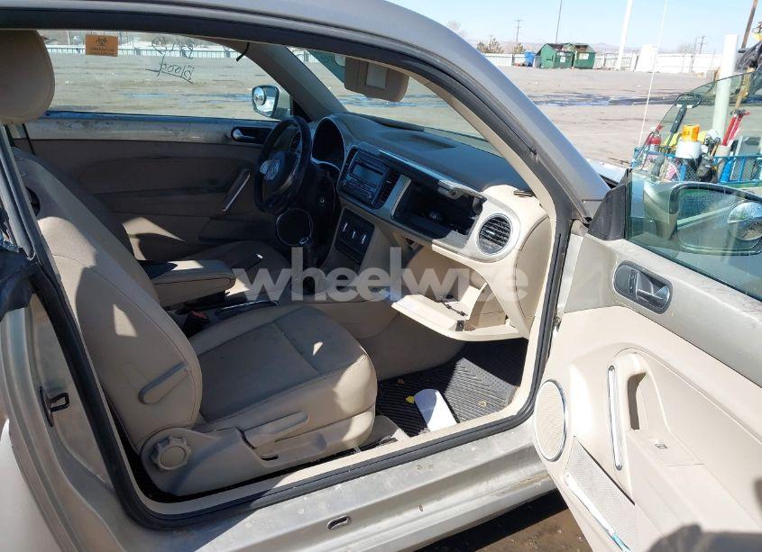 Photo 5 of 2013 Volkswagen Beetle 2.5L (VIN 3VWHX7AT0DM663696)