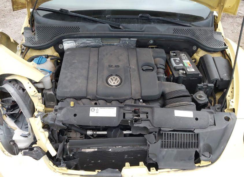 Photo 10 of 2014 Volkswagen Beetle 2.5L (VIN 3VWHX7AT0EM606321)