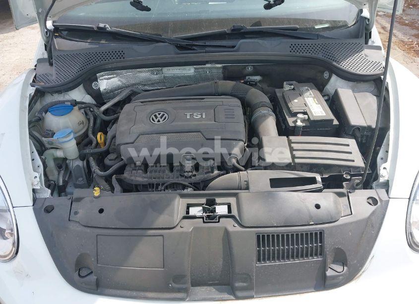 Photo 10 of 2015 Volkswagen Beetle 1.8T (VIN 3VWJ07AT9FM636098)