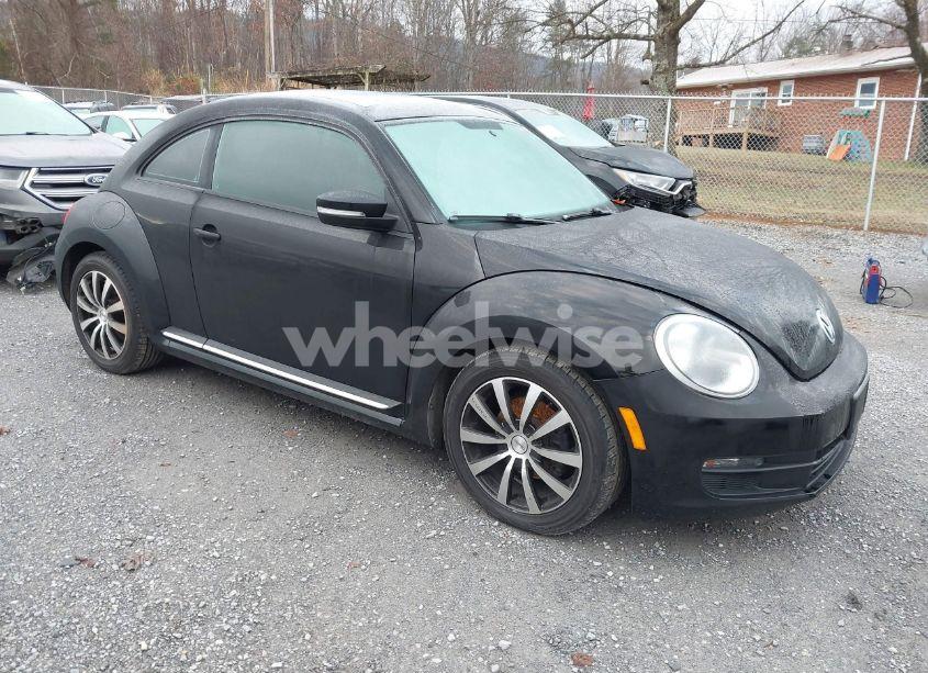 2014 Volkswagen Beetle 1.8T (VIN 3VWJ17AT4EM637462) main photo