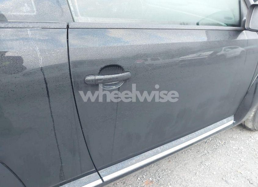 Photo 18 of 2014 Volkswagen Beetle 1.8T (VIN 3VWJ17AT4EM637462)