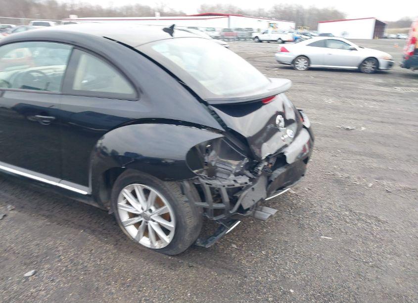 Photo 6 of 2017 Volkswagen Beetle 1.8T SE/1.8T SEL (VIN 3VWJ17AT7HM628906)