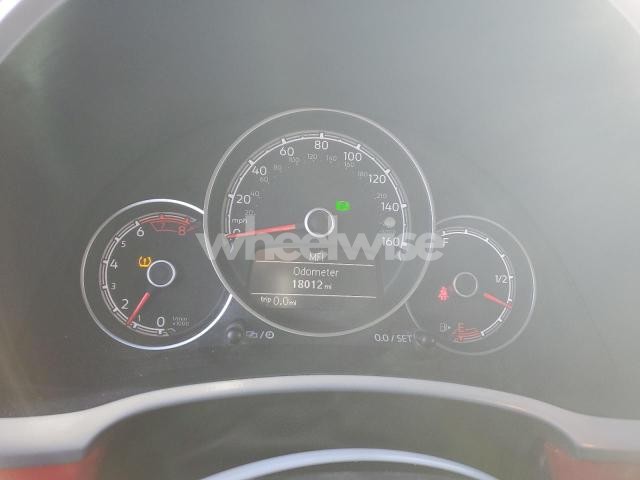 Photo 2 of 2018 VOLKSWAGEN BEETLE SE (VIN 3VWJD7AT4JM703168)