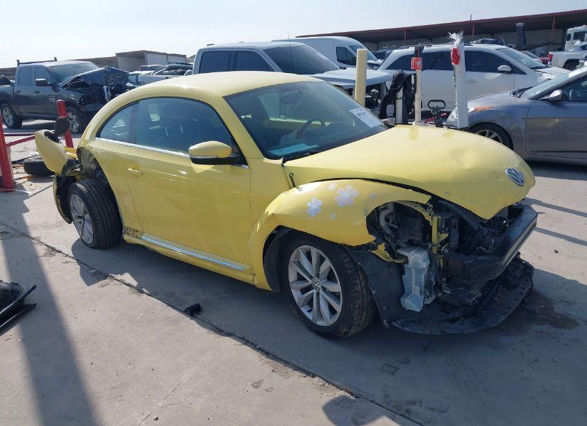 2014 Volkswagen Beetle 2.0L TDI (VIN 3VWJL7AT2EM647952) main photo