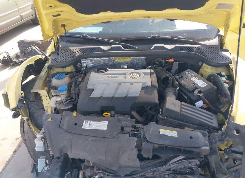 Photo 10 of 2014 Volkswagen Beetle 2.0L TDI (VIN 3VWJL7AT2EM647952)