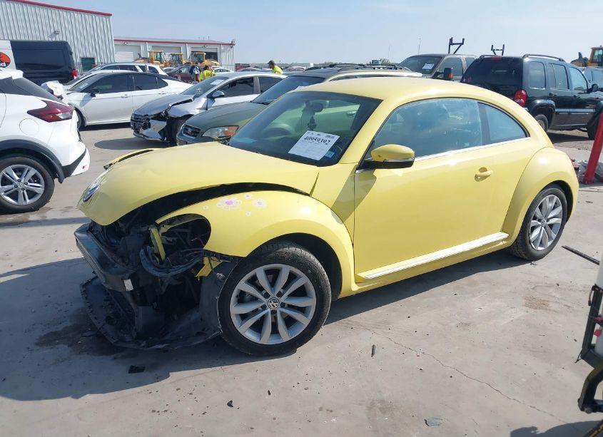 Photo 2 of 2014 Volkswagen Beetle 2.0L TDI (VIN 3VWJL7AT2EM647952)