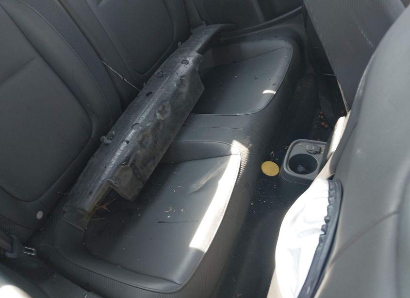 Photo 8 of 2014 Volkswagen Beetle 2.0L TDI (VIN 3VWJL7AT2EM647952)