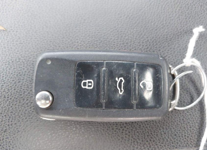 Photo 11 of 2013 Volkswagen Beetle 2.0L TDI (VIN 3VWJL7AT7DM690780)