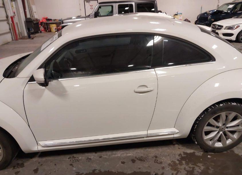Photo 15 of 2013 Volkswagen Beetle 2.0L TDI (VIN 3VWJL7AT9DM611125)