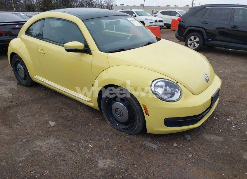 2013 Volkswagen Beetle 2.5L (VIN 3VWJP7AT0DM663439) main photo