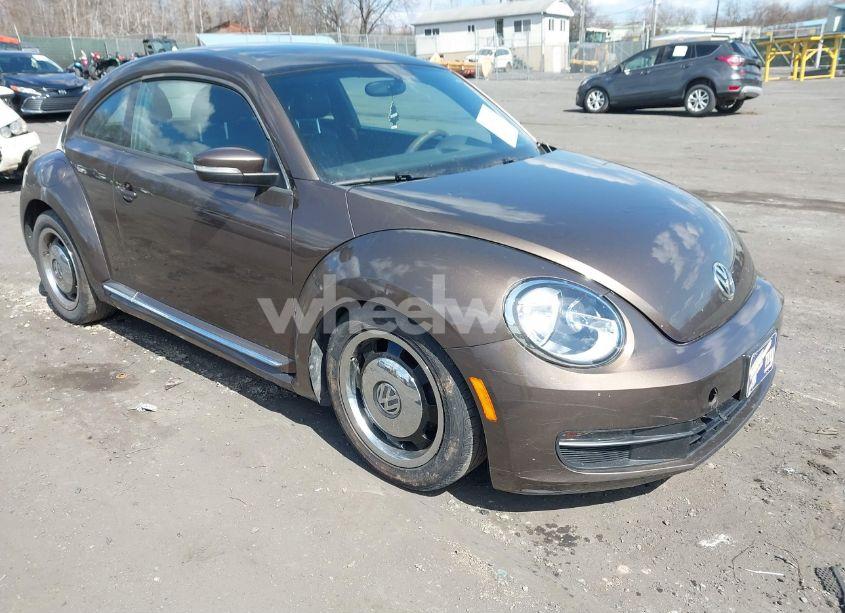 2013 Volkswagen Beetle 2.5L (VIN 3VWJP7AT1DM601306) main photo