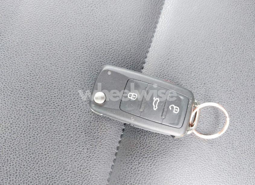 Photo 11 of 2013 Volkswagen Beetle 2.5L (VIN 3VWJP7AT1DM612032)