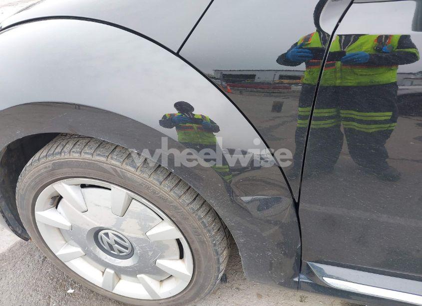 Photo 17 of 2013 Volkswagen Beetle 2.5L (VIN 3VWJP7AT1DM612032)