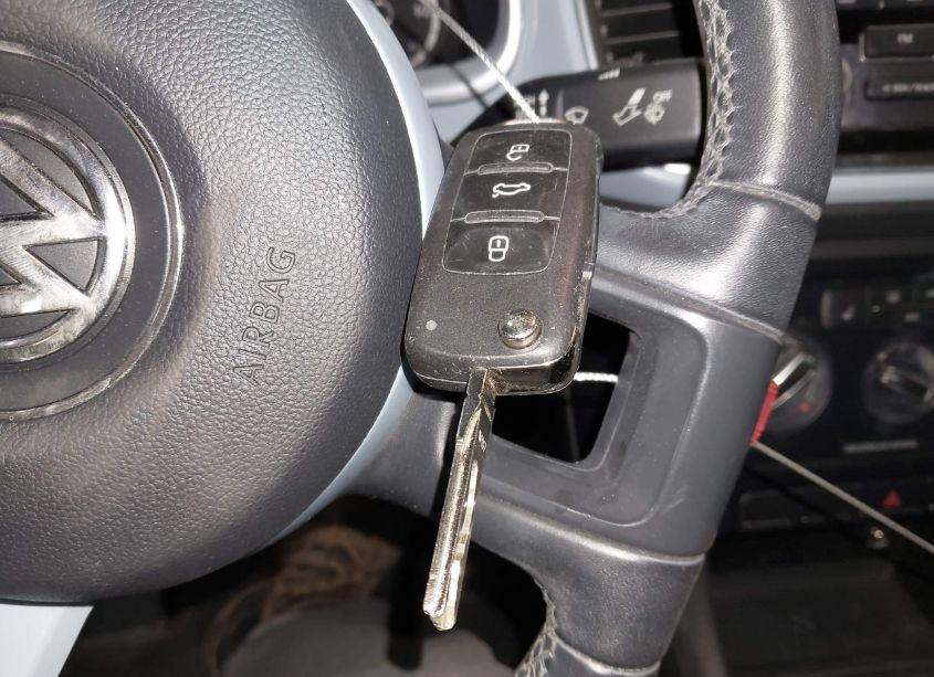 Photo 11 of 2014 Volkswagen Beetle 2.5L (VIN 3VWJP7AT1EM615692)