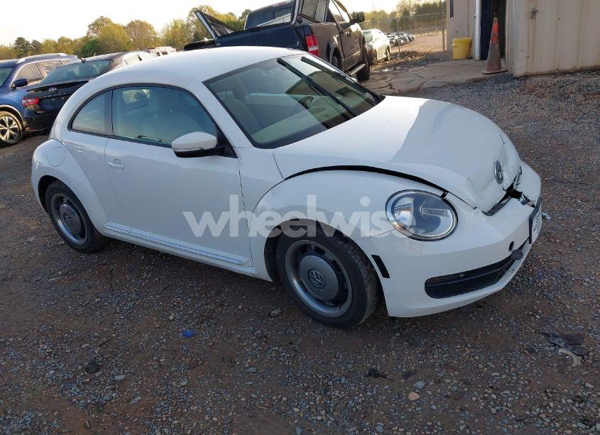 2013 Volkswagen Beetle 2.5L (VIN 3VWJP7AT2DM614534) main photo