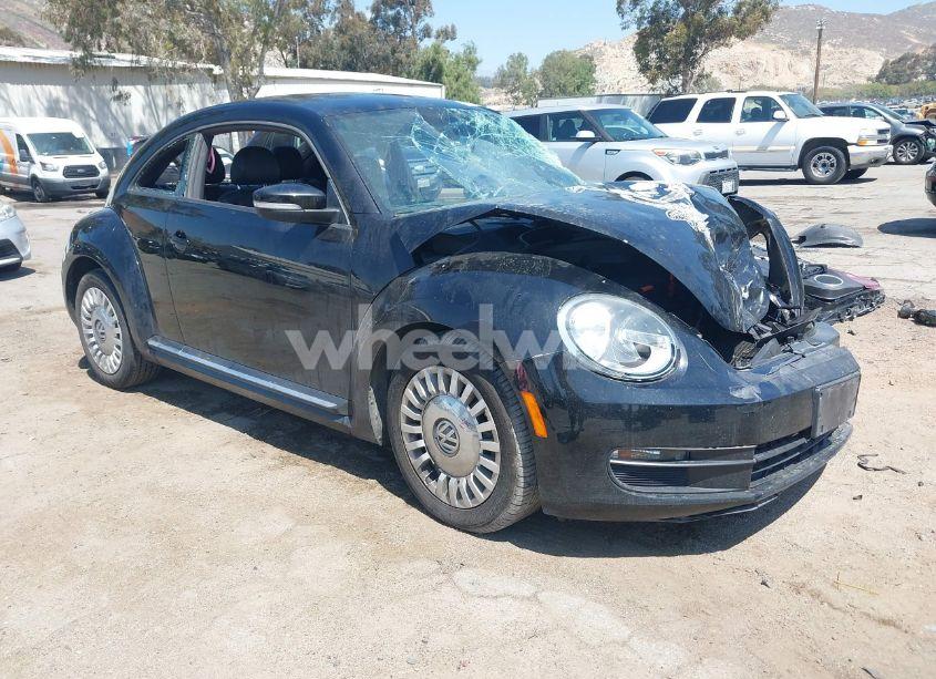 2013 Volkswagen Beetle 2.5L (VIN 3VWJP7AT2DM670635) main photo