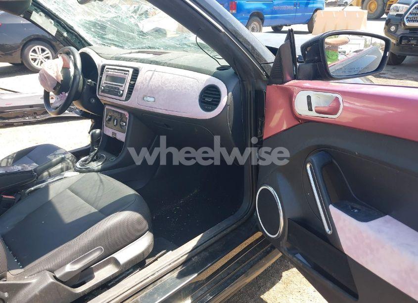 Photo 5 of 2013 Volkswagen Beetle 2.5L (VIN 3VWJP7AT2DM670635)