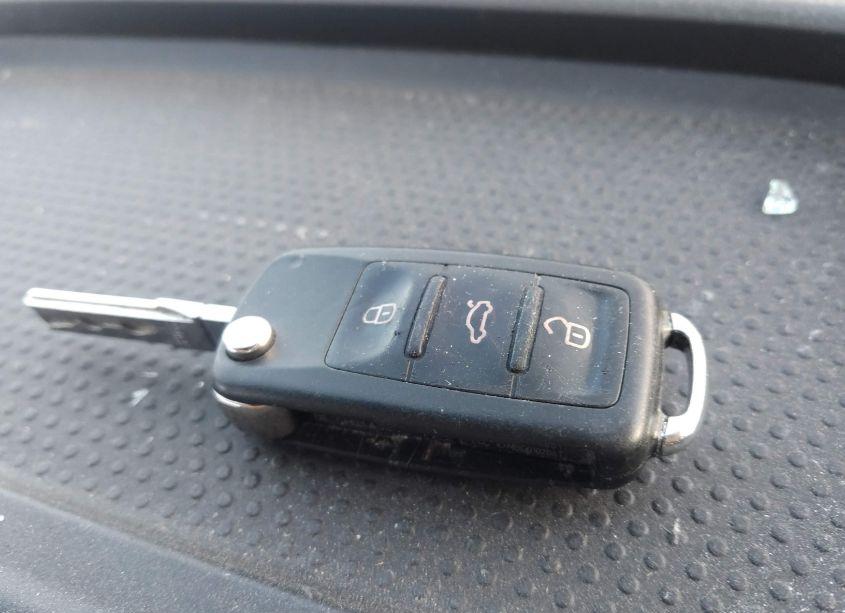 Photo 11 of 2013 Volkswagen Beetle 2.5L FENDER EDITION (VIN 3VWJP7AT6DM682271)