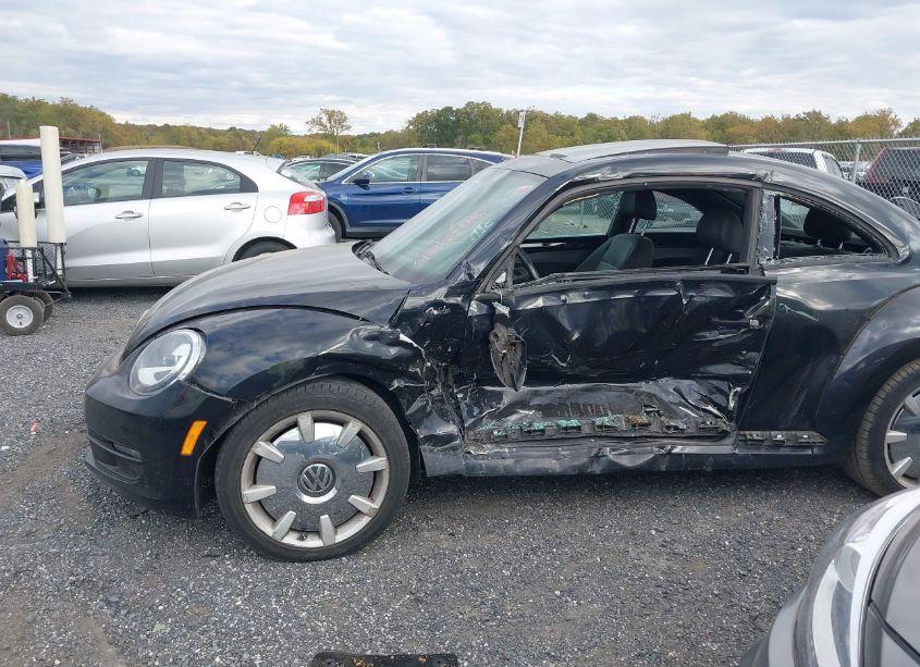 Photo 15 of 2013 Volkswagen Beetle 2.5L FENDER EDITION (VIN 3VWJP7AT6DM682271)