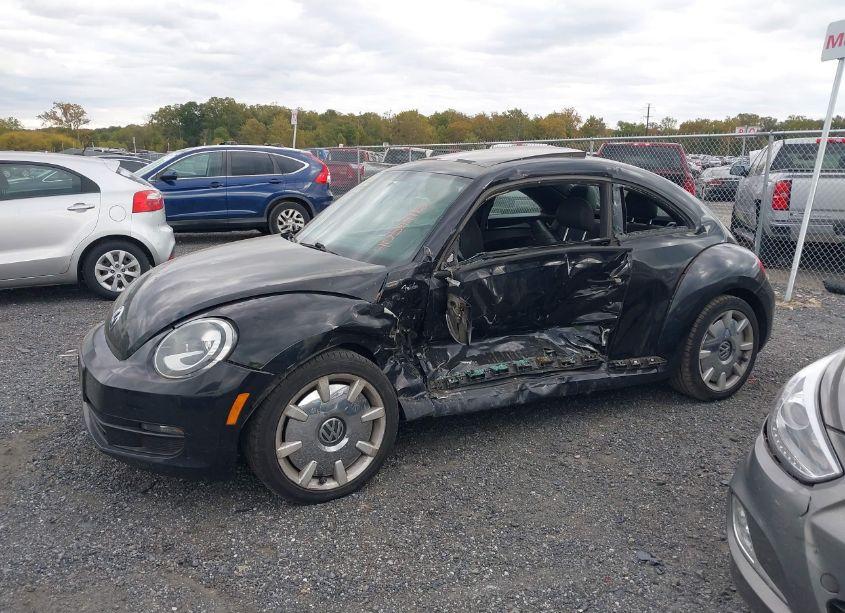 Photo 6 of 2013 Volkswagen Beetle 2.5L FENDER EDITION (VIN 3VWJP7AT6DM682271)