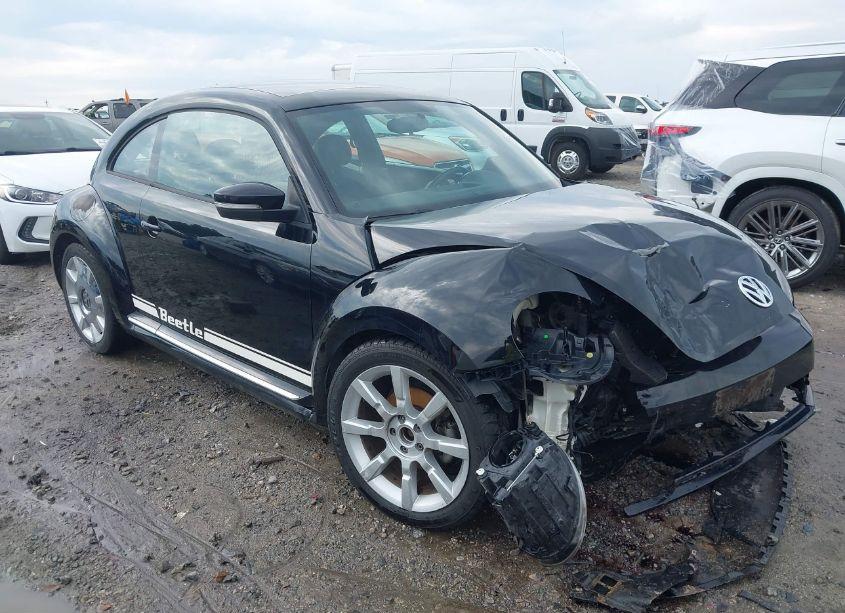 2013 Volkswagen Beetle 2.5L (VIN 3VWJP7AT7DM602850) main photo