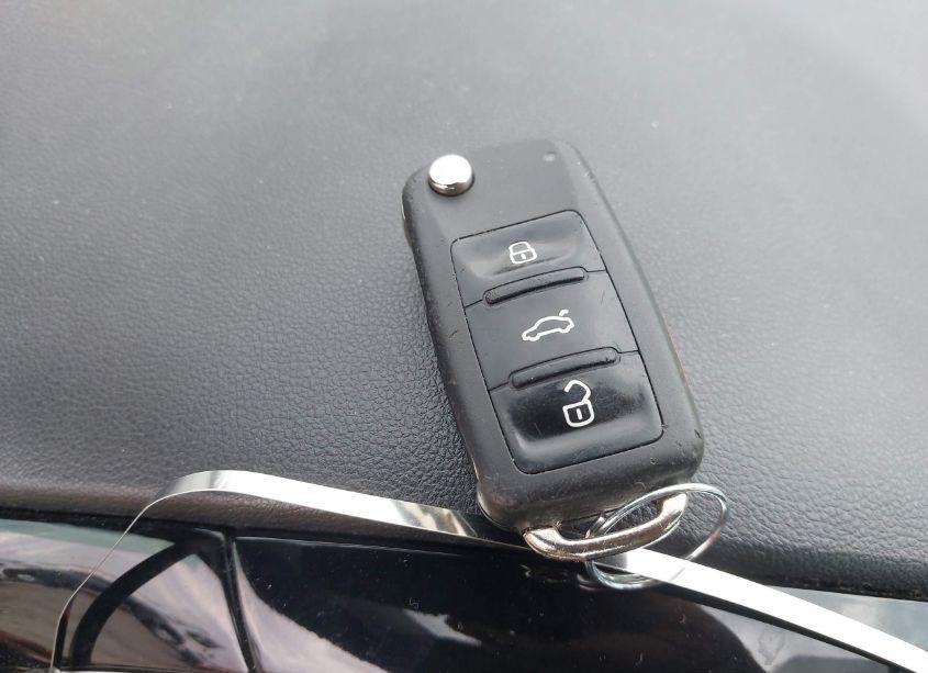 Photo 11 of 2013 Volkswagen Beetle 2.5L (VIN 3VWJP7AT7DM602850)