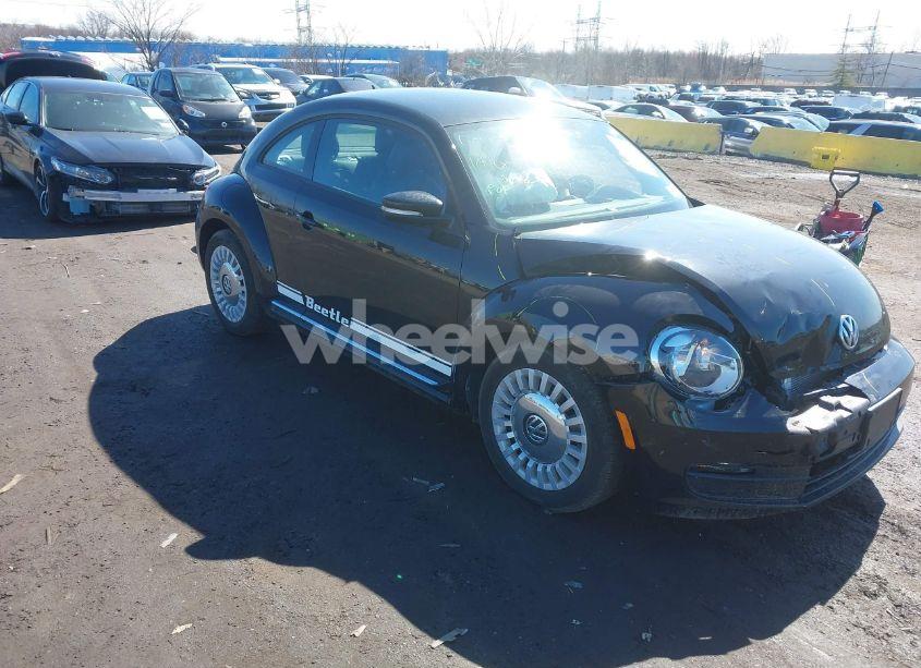 2013 Volkswagen Beetle 2.5L (VIN 3VWJP7AT8DM685155) main photo
